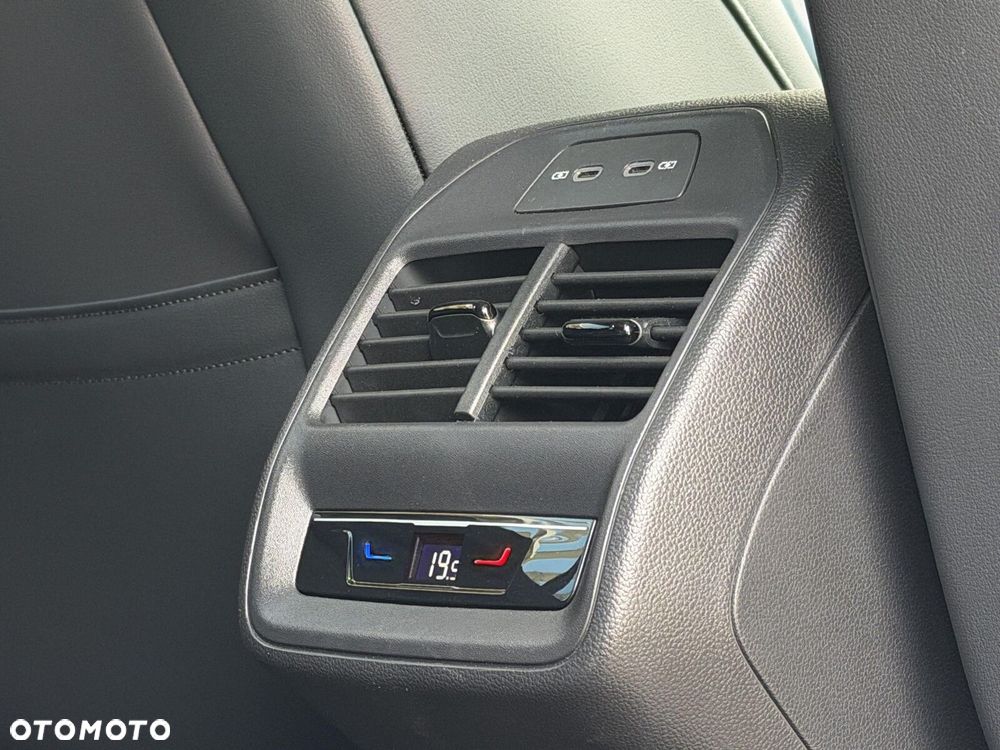 Volkswagen Passat Variant 2.0 TDI SCR 4Mot R-Line DSG - 16