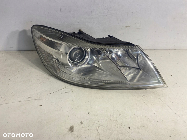 LAMPA PRAWY PRZÓD PRAWA PRZEDNIA SKODA OCTAVIA II LIFT EU