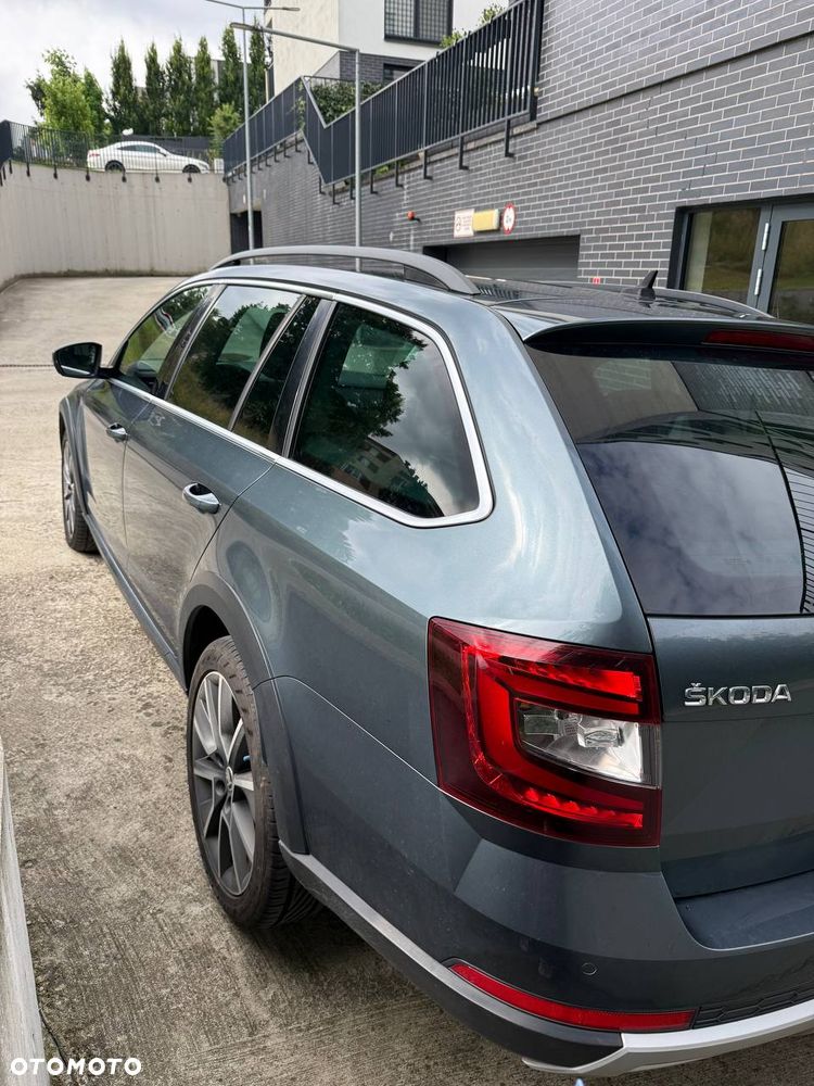 Skoda Octavia Scout 2.0 TDI 4x4 DSG - 10