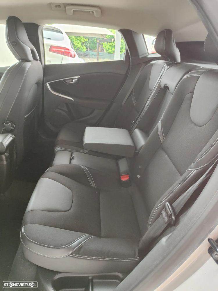 Volvo V40 D2 Momentum - 17