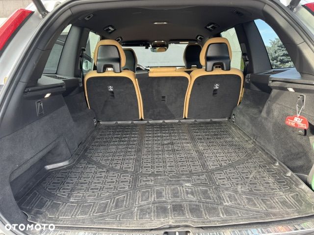 Volvo XC 90 - 9