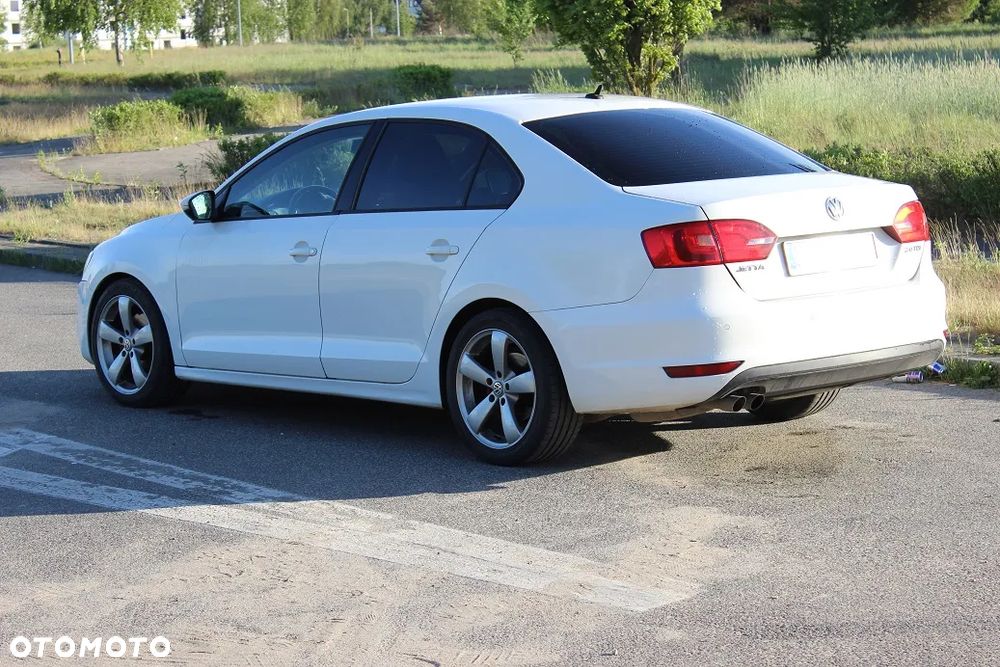 Volkswagen Jetta 2.0 TDI Comfortline - 2