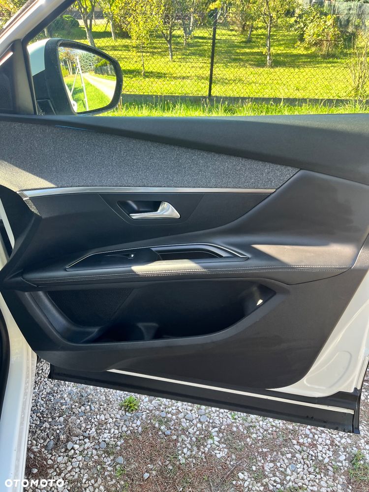 Peugeot 3008 1.6 BlueHDi Allure S&S EAT6 - 28