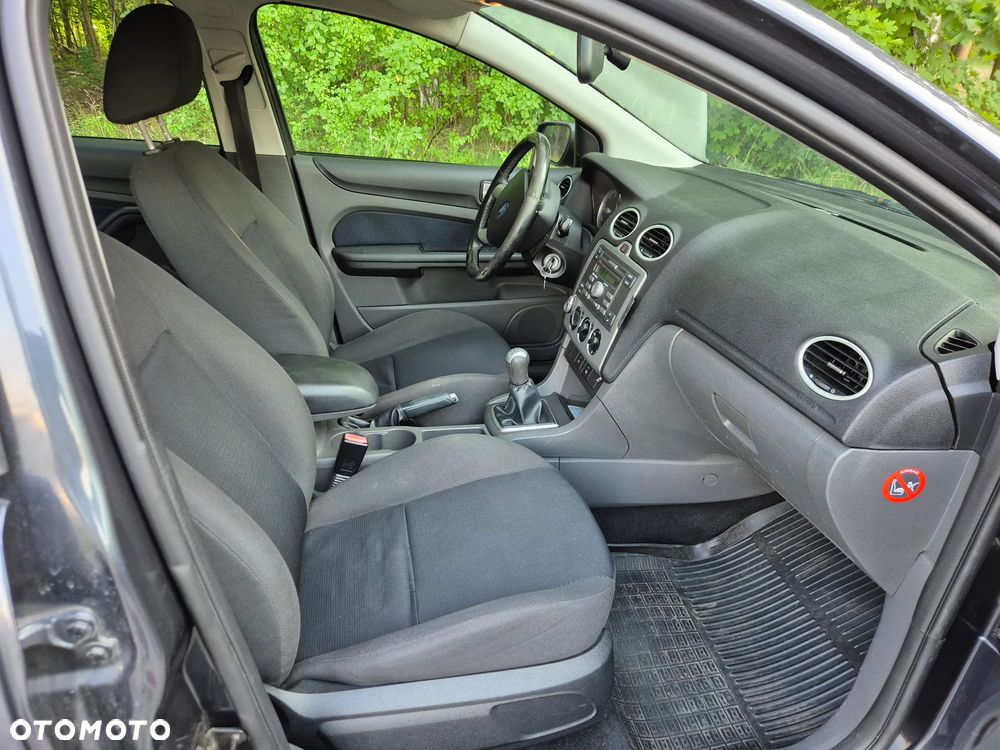 Ford Focus 1.6 TDCi Ghia - 8