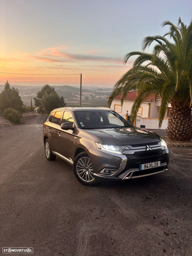Mitsubishi Outlander 2.0 PHEV Intense Navi - 2