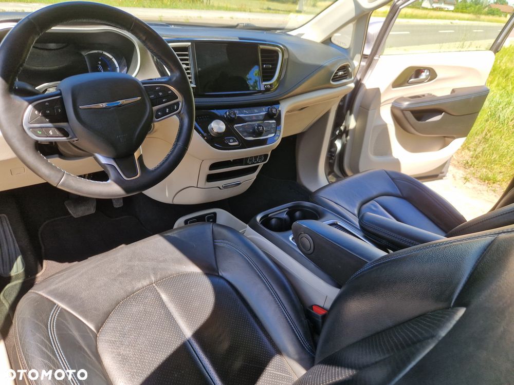 Chrysler Pacifica - 15
