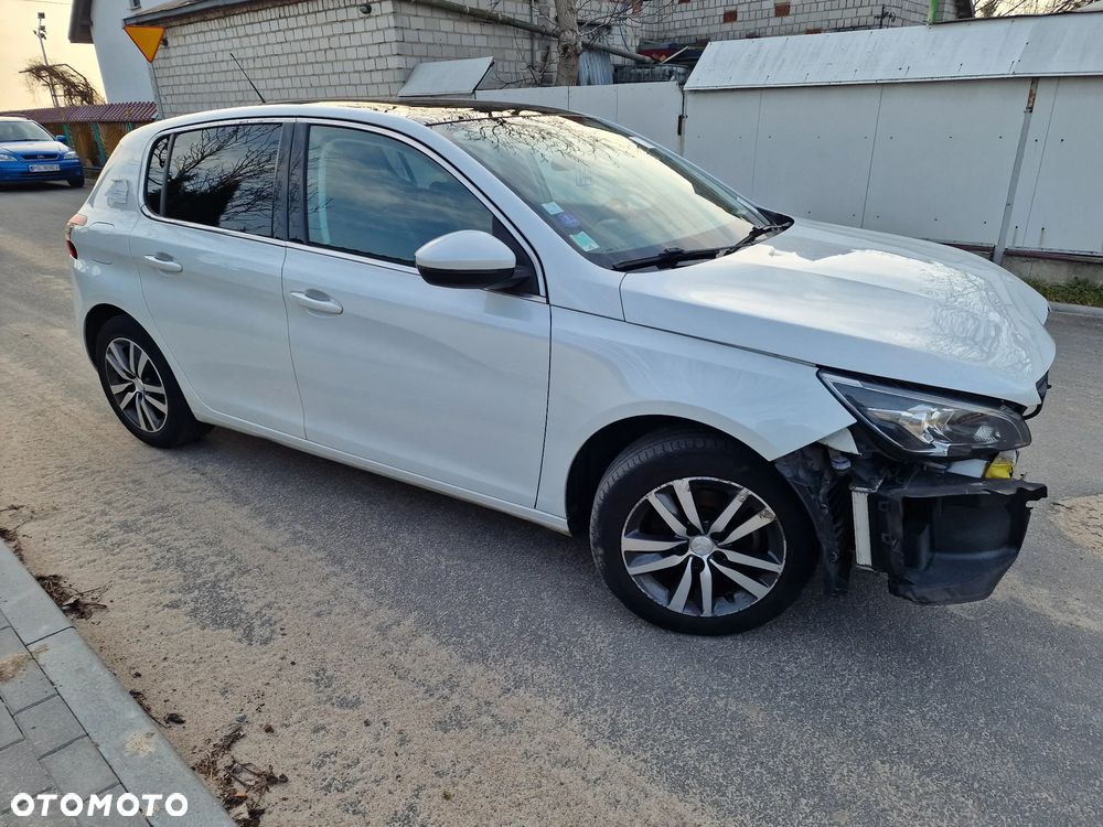 Peugeot 308 PureTech 130 GPF EAT8 Stop & Start Allure Business-Paket - 5