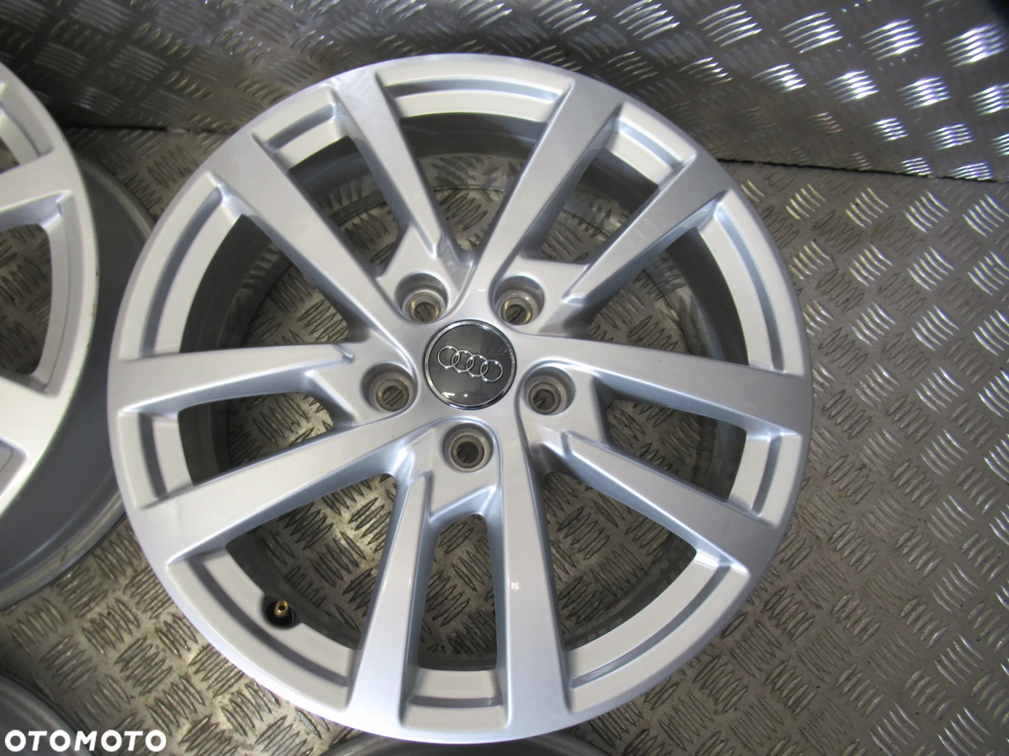 Felgi Audi A3 A4 Q2 Q3 6Jx17 et48 5x112 8V0 - 2