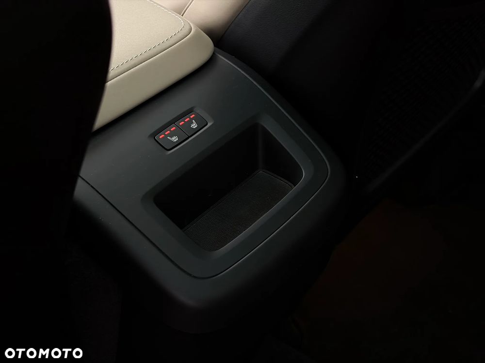 Volvo XC 60 B5 B AWD Plus Dark - 20