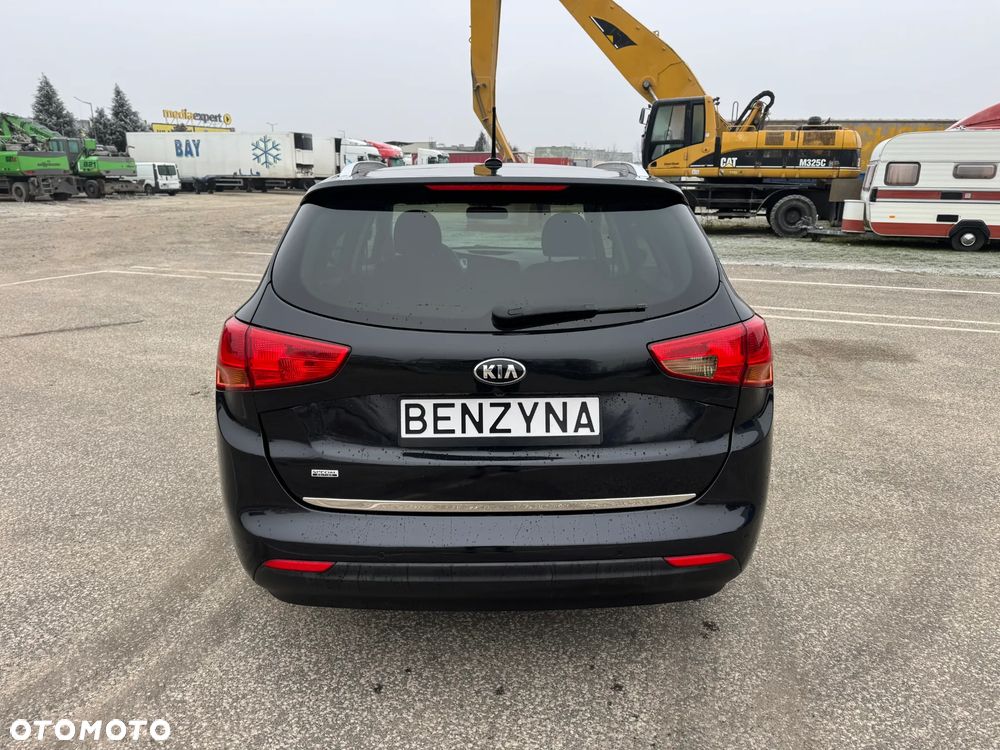 Kia Ceed 1.6 GDI Dream Team Edition - 34