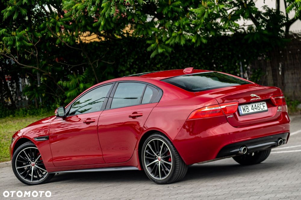 Jaguar XE - 12