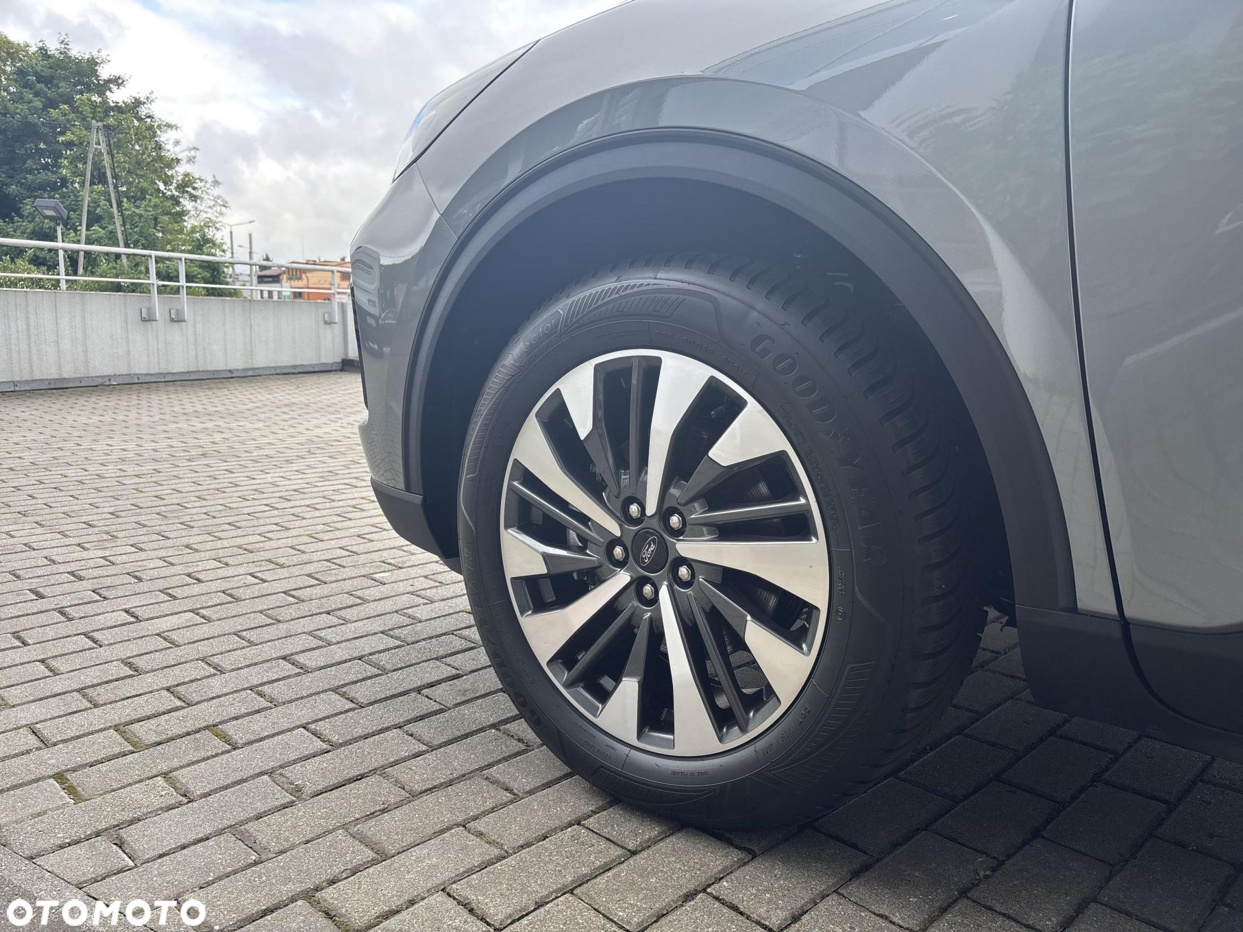 Ford Kuga - 9