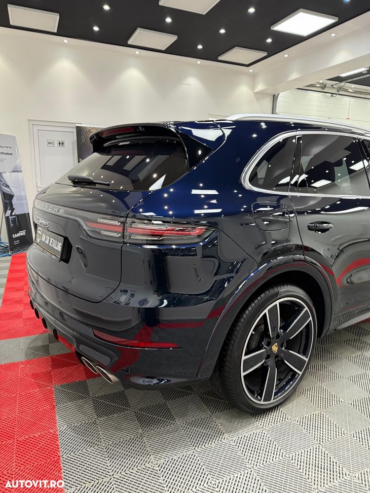 Porsche Cayenne - 4