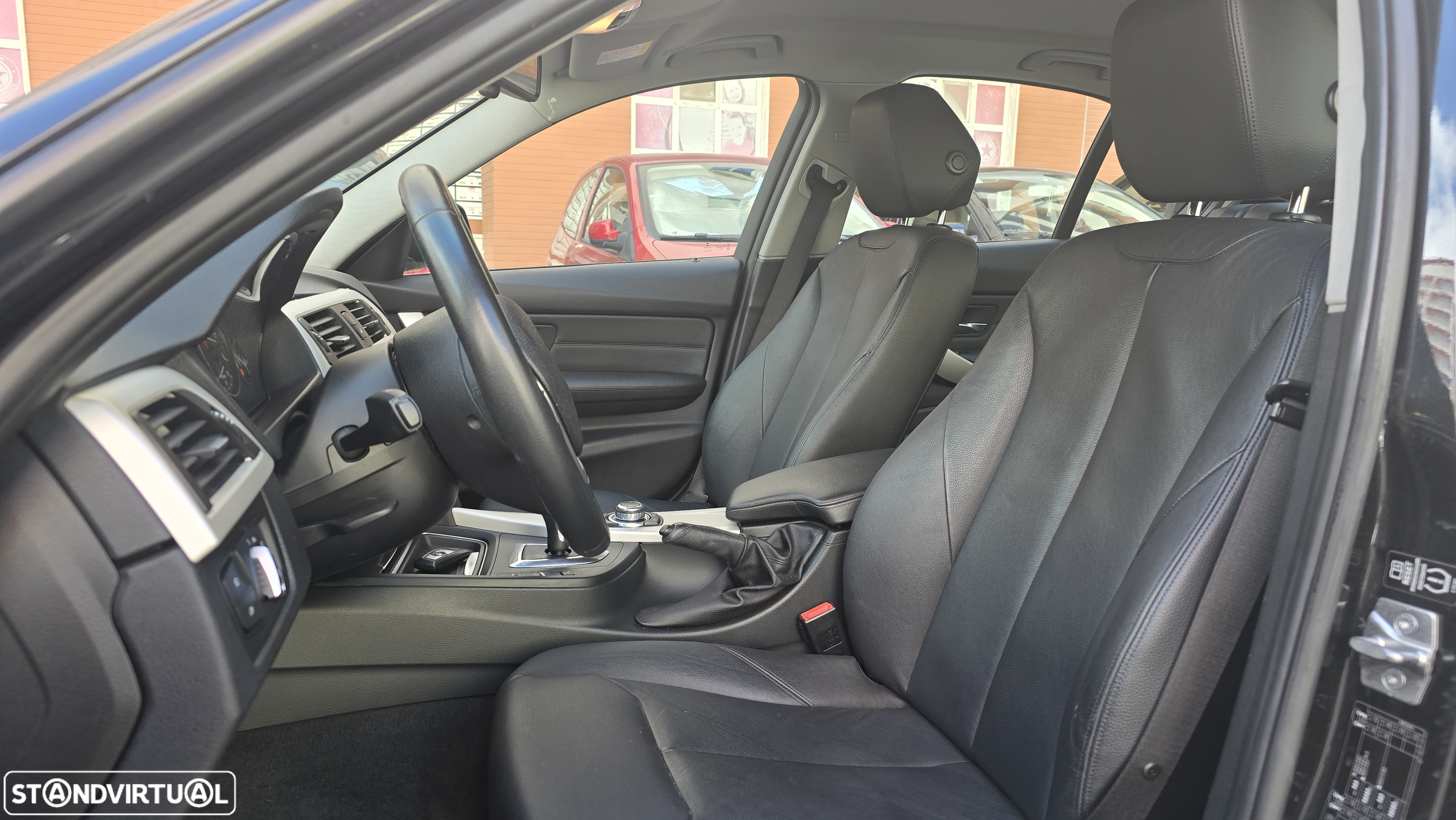 BMW 318 d Auto Exclusive - 17