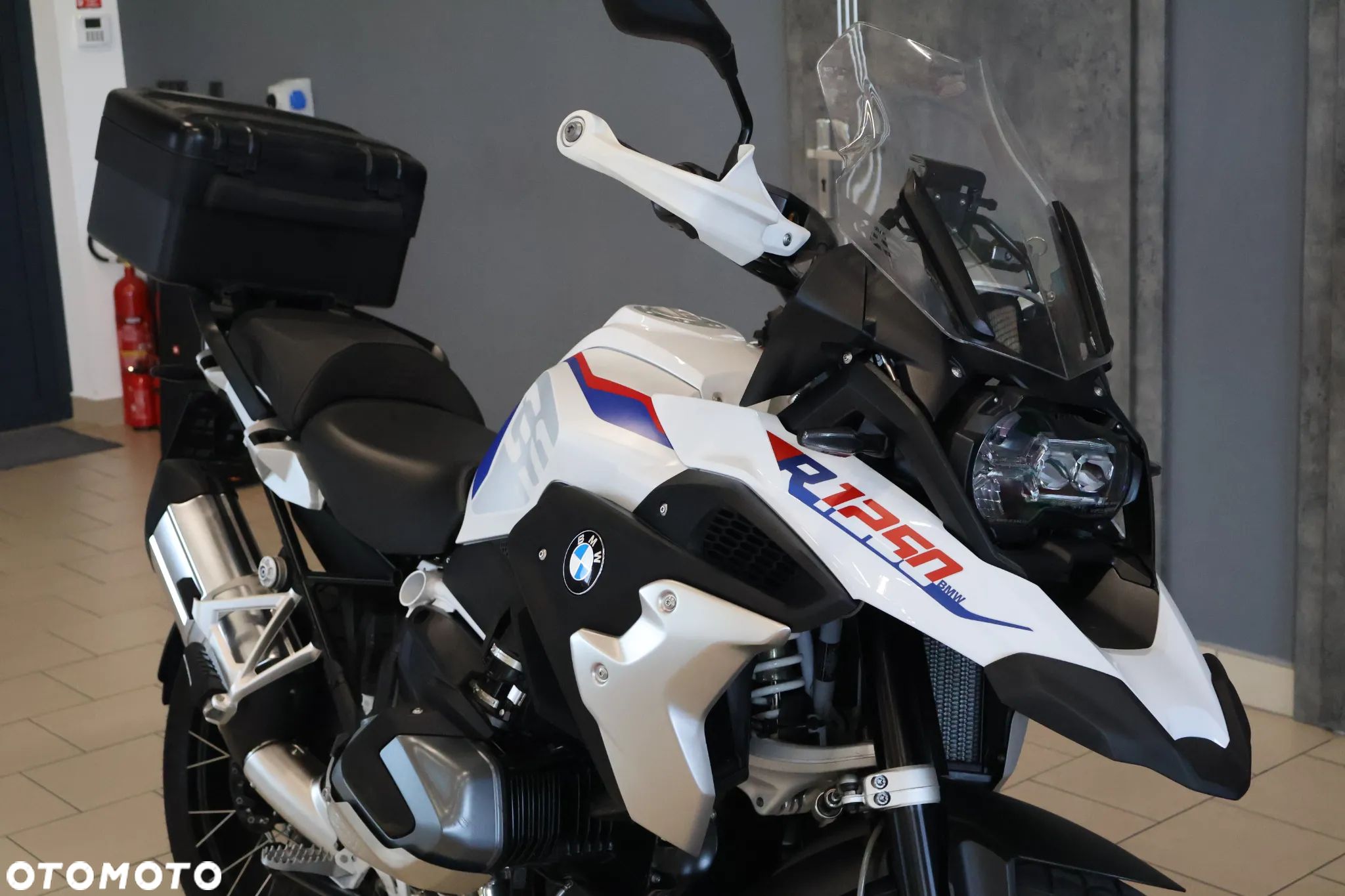 BMW R - 1
