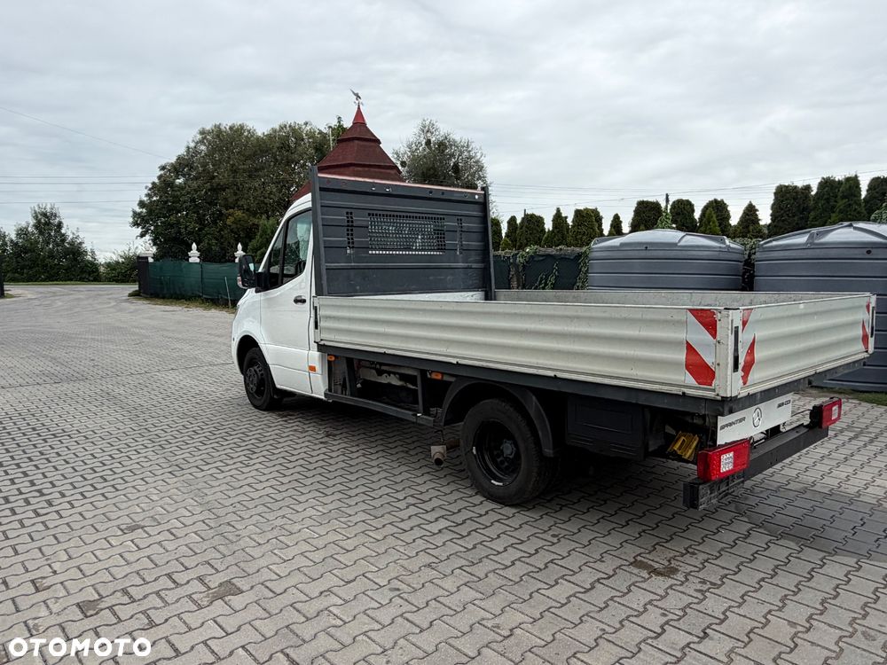 Mercedes-Benz 519 - 5