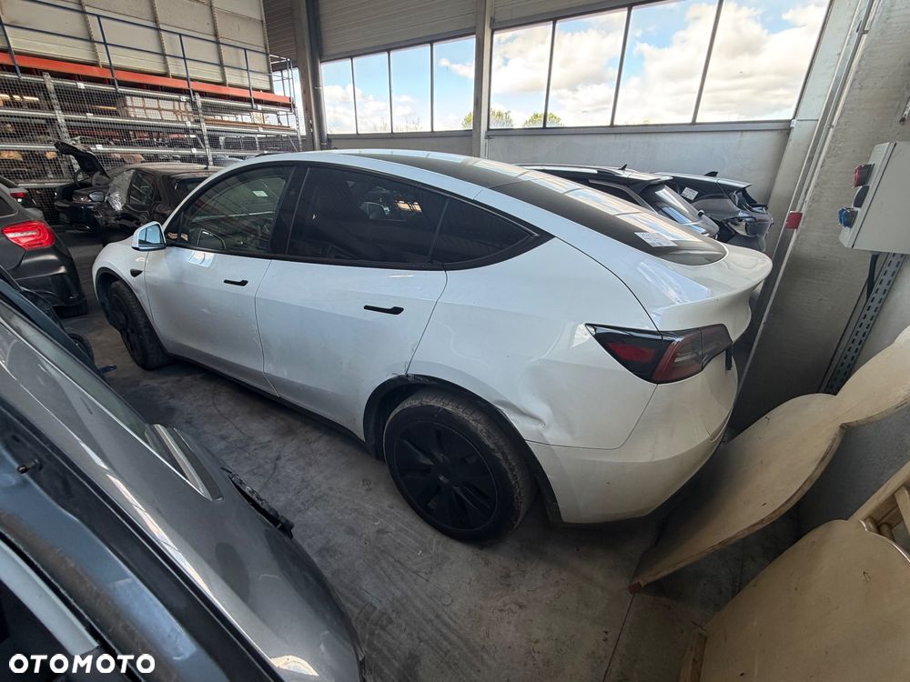 Tesla Model Y RWD - 3