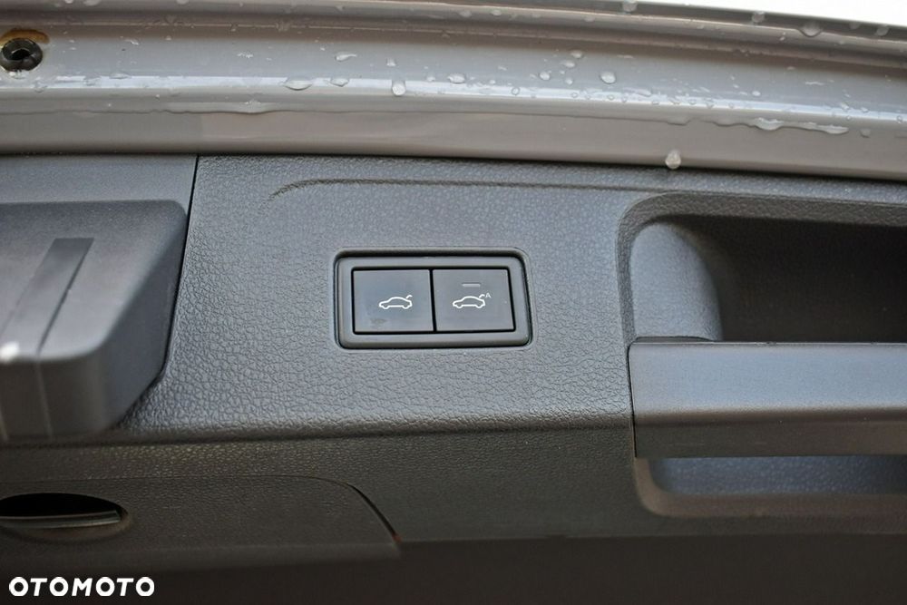Volkswagen Passat Variant 2.0 TSI Elegance DSG - 32