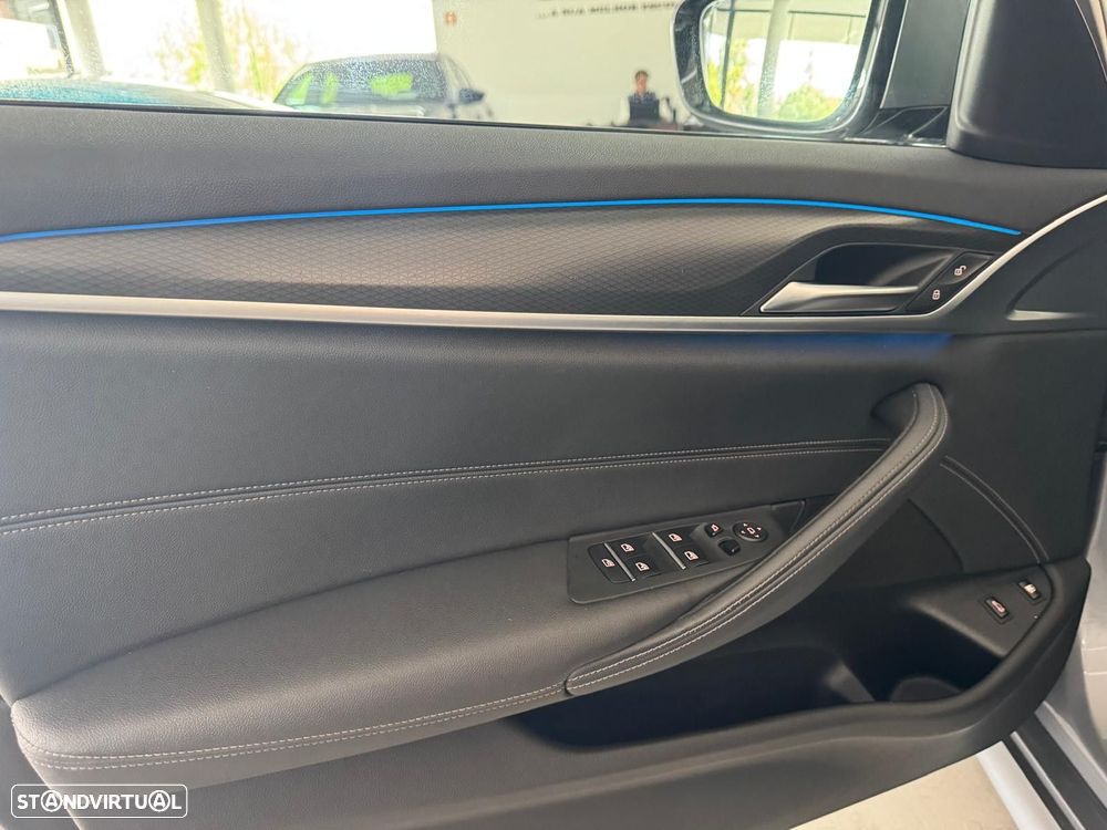BMW 530 e Pack M - 18
