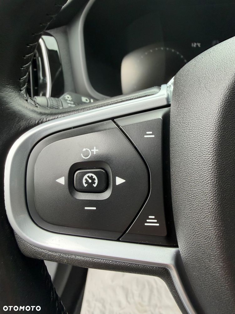 Volvo V60 B4 D Momentum - 28