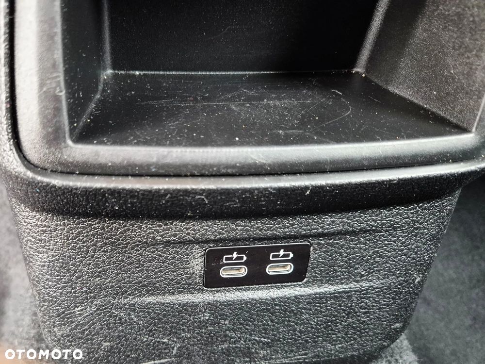 BMW Seria 2 218i - 32