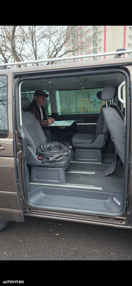 Volkswagen Caravelle - 11