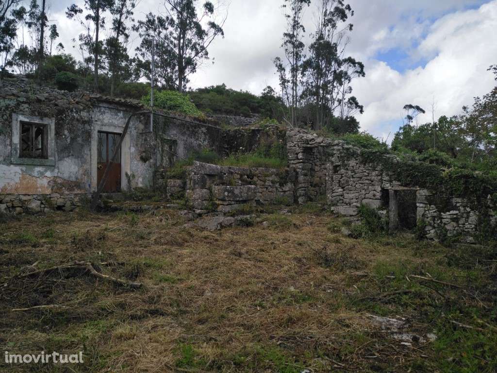 Casa de aldeia, inserida em quinta, com vista para a Serra - Grande imagem: 3/37
