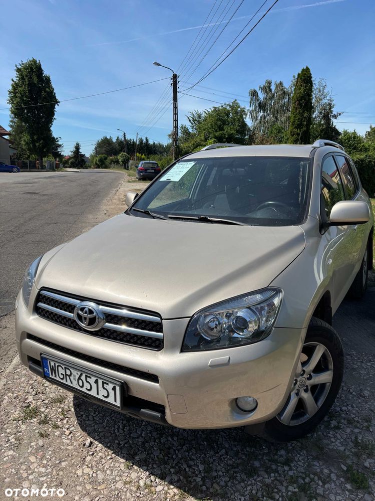Toyota RAV4 - 1