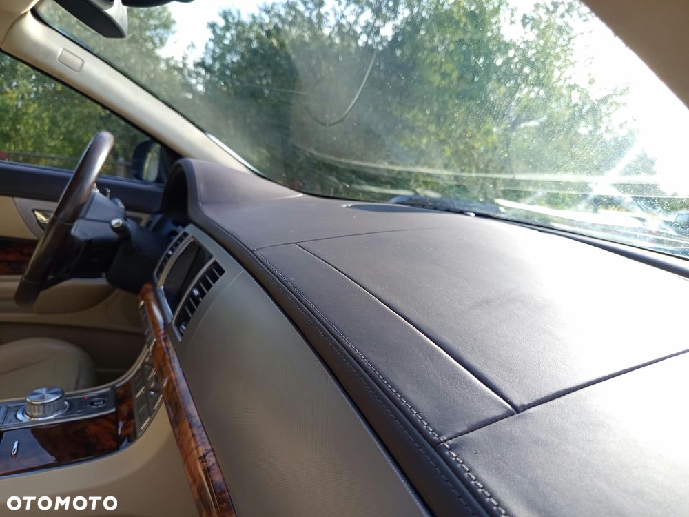 Jaguar XF 3.0 V6 D Luxury - 5