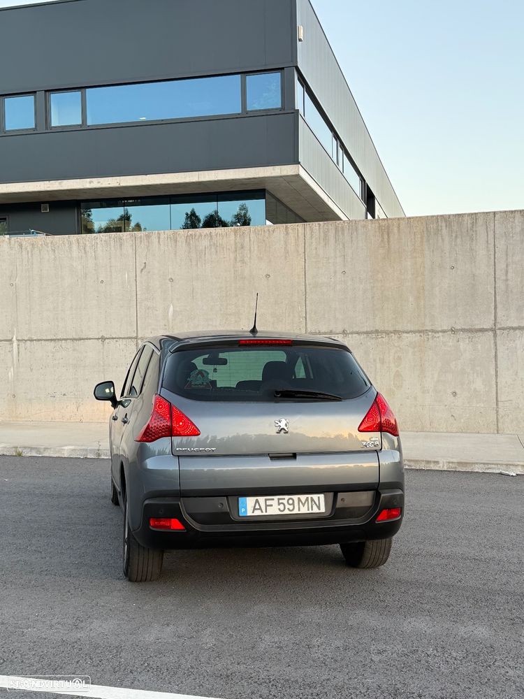 Peugeot 3008 1.6 e-HDi Executive CMP6 - 4