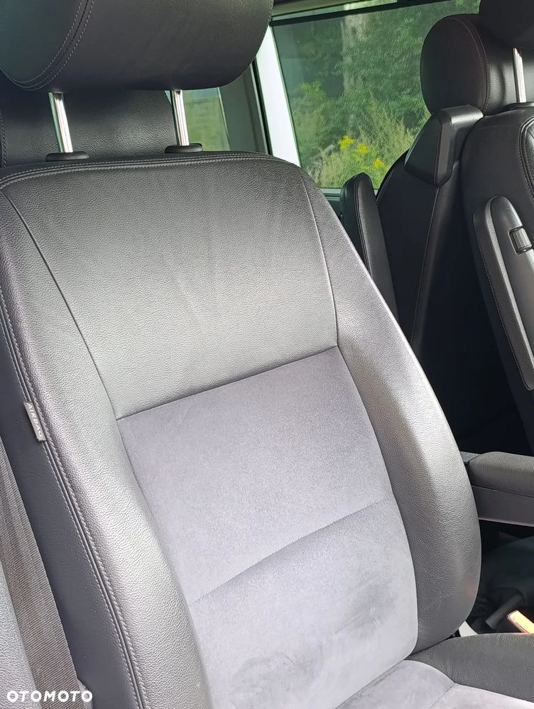 Volkswagen Multivan - 21