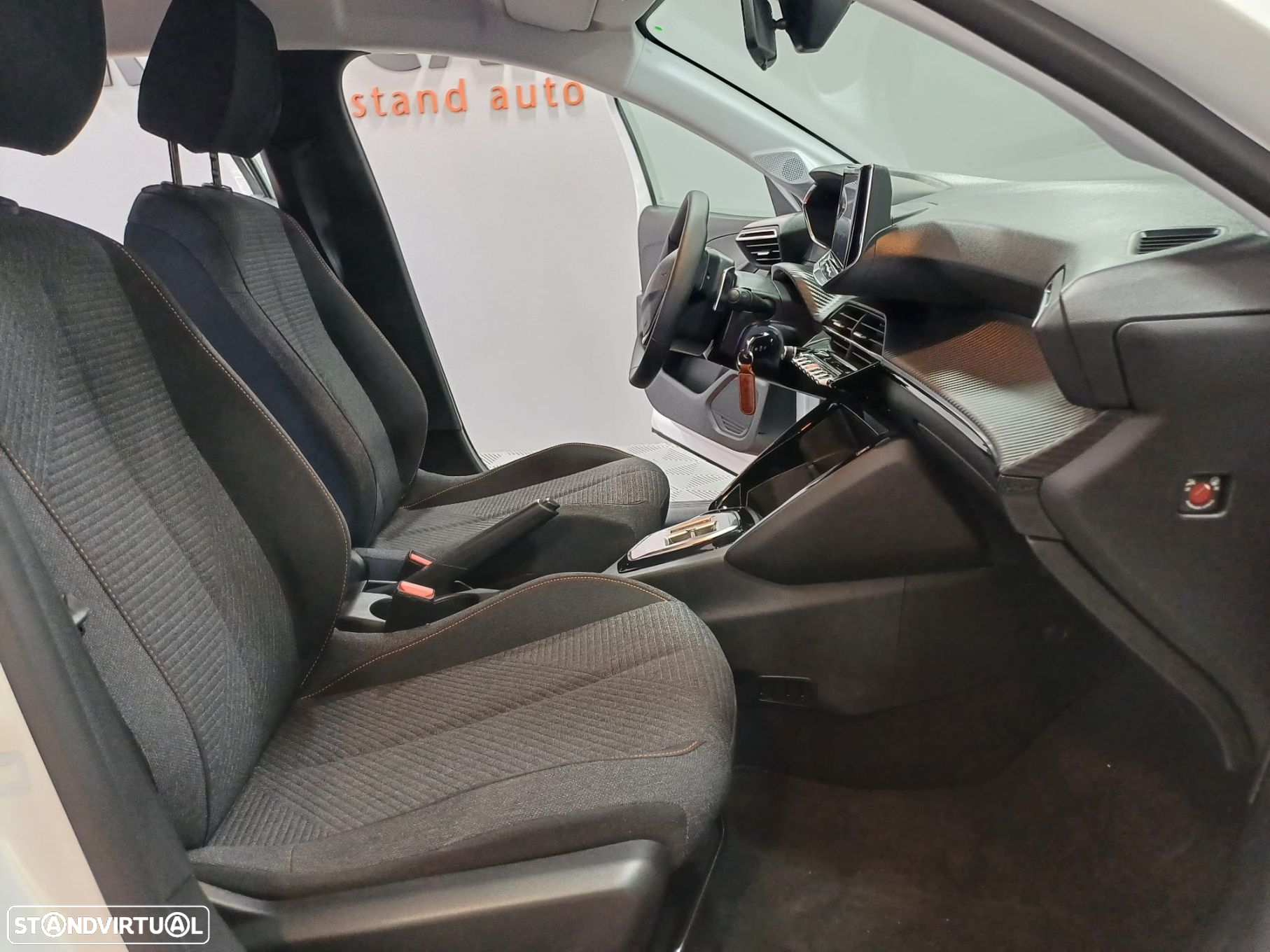 Peugeot 208 - 12