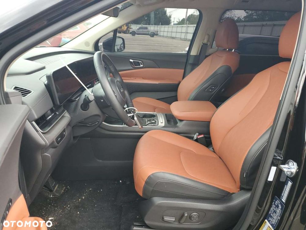 Kia Carnival - 2