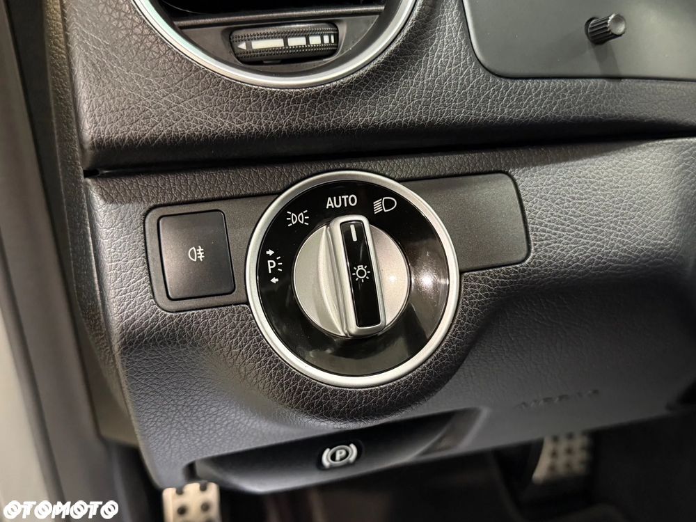 Mercedes-Benz Klasa C 220 CDI DPF Coupe (BlueEFFICIENCY) - 21