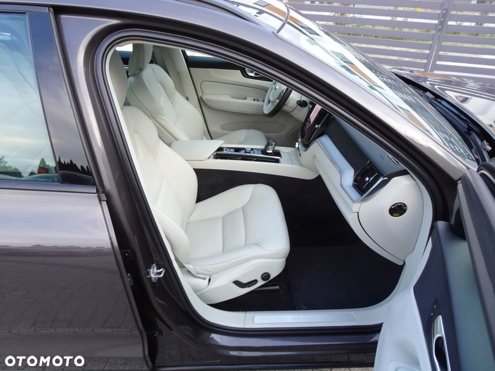 Volvo XC 60 B4 D Momentum Pro - 15