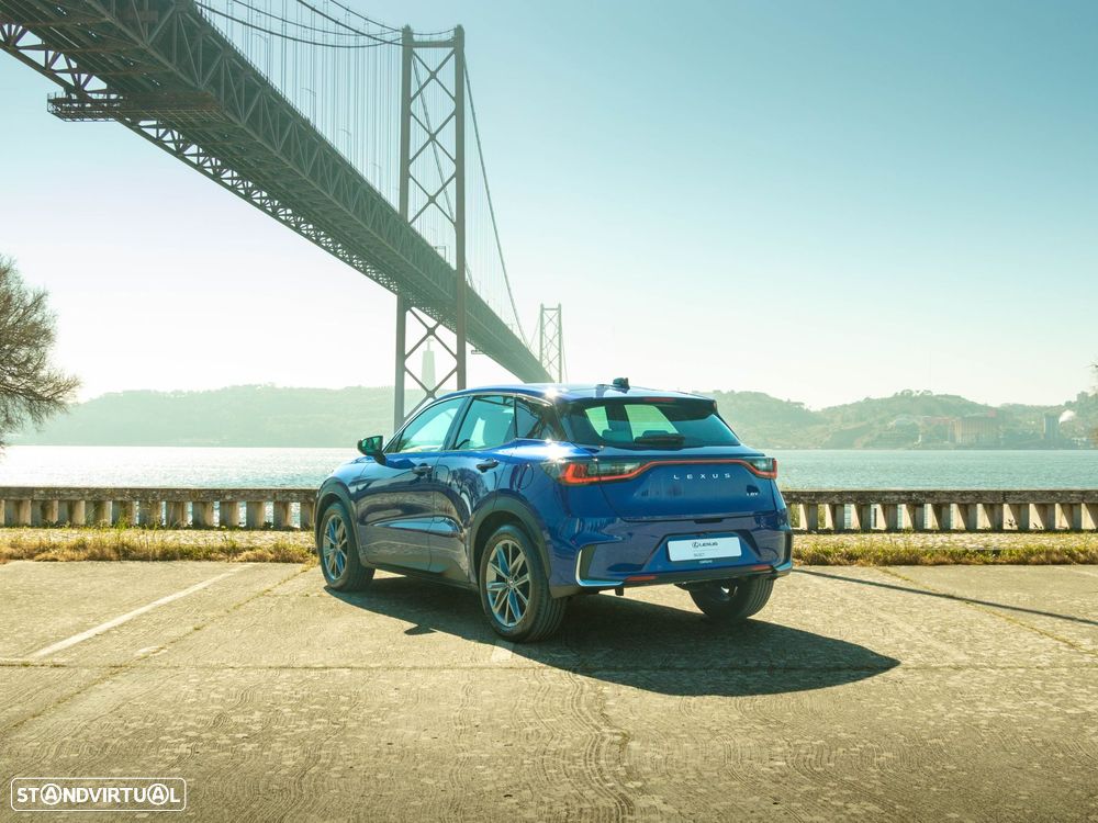 Lexus LBX Elegant - 2