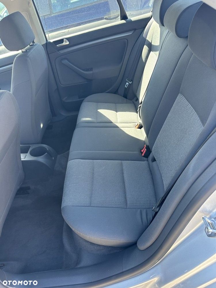 Volkswagen Jetta - 8