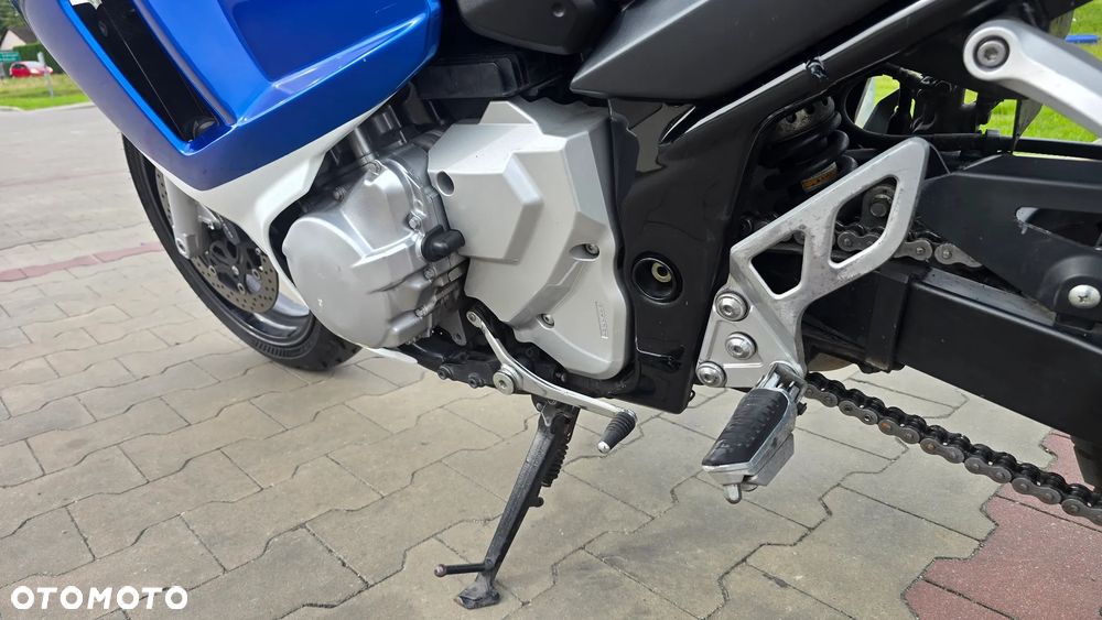 Suzuki GSX - 16