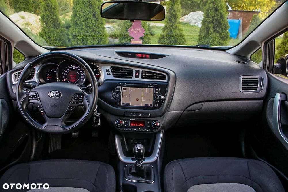Kia Ceed 1.6 CRDi 128 ISG SW Vision - 19