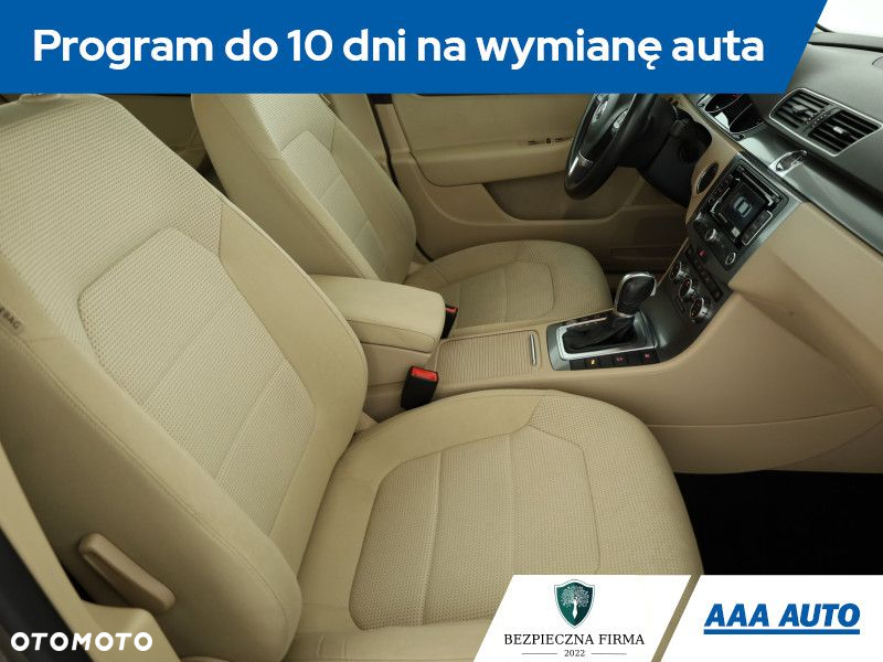Volkswagen Passat - 8
