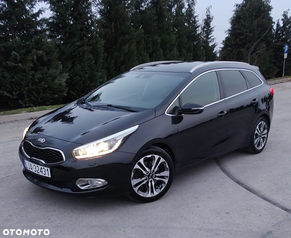 Kia Ceed 1.6 GDI Dream Team Edition - 1