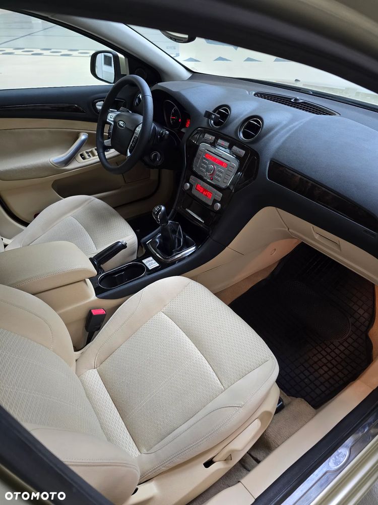 Ford Mondeo 2.0 Ghia - 9