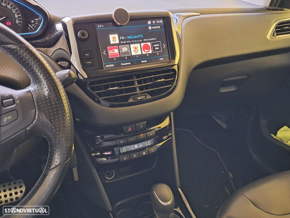 Peugeot 2008 1.2 PureTech Allure - 10