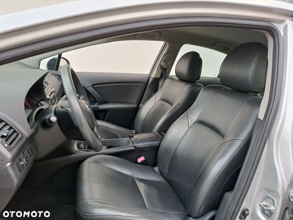 Toyota Avensis 1.6 Comfort - 5