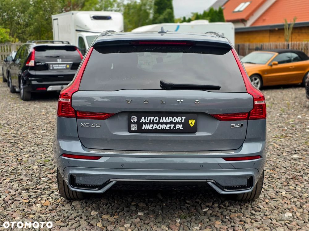 Volvo XC 60 B4 D AWD Plus Dark - 38