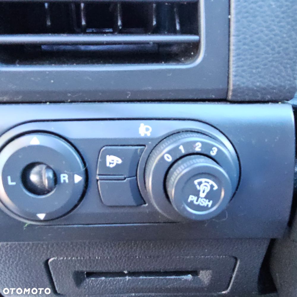 Chevrolet Captiva 2.4 LS 5os - 24