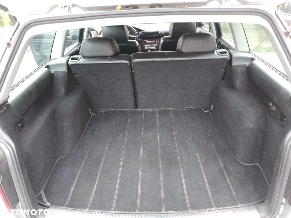 Volkswagen Passat 1.9 TDI Highline - 15