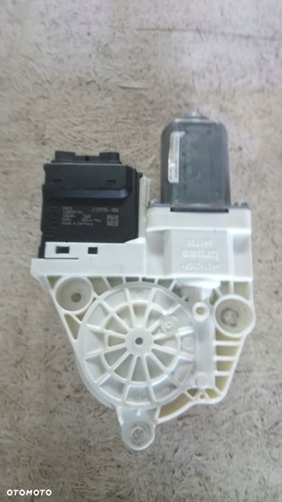 SILNICZEK SZYBY PRAWY PRZOD VW PASSAT B7 CC TIGUAN - 1