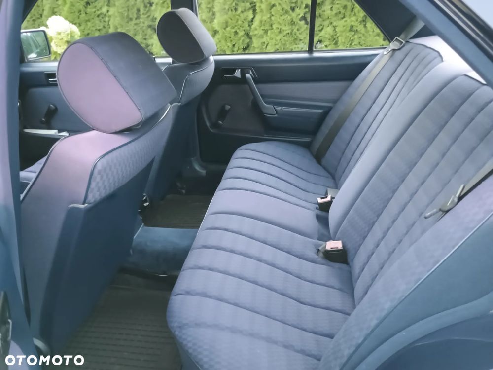 Mercedes-Benz W201 (190) - 11
