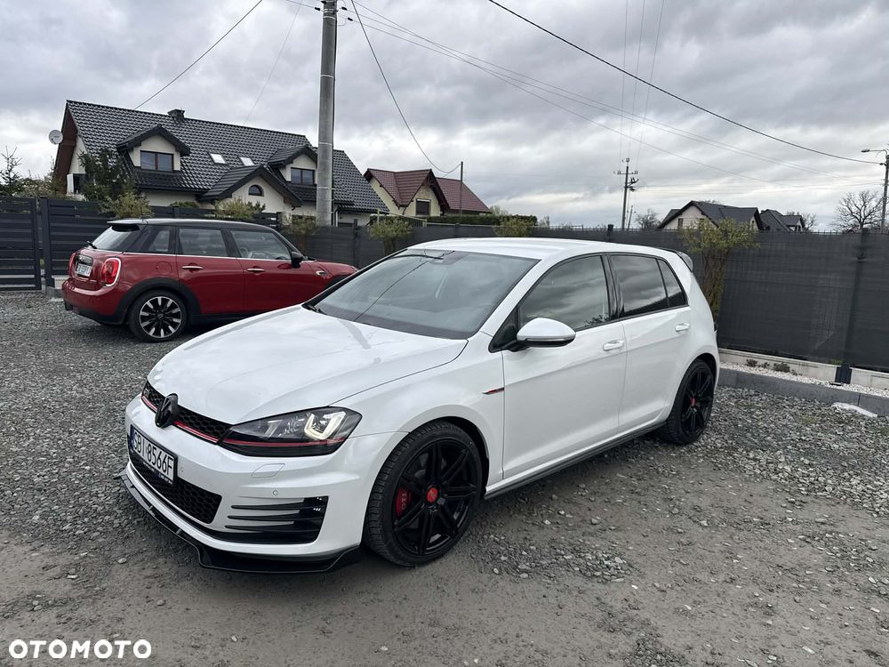Volkswagen Golf GTI Performance BlueMotion Technology DSG - 2